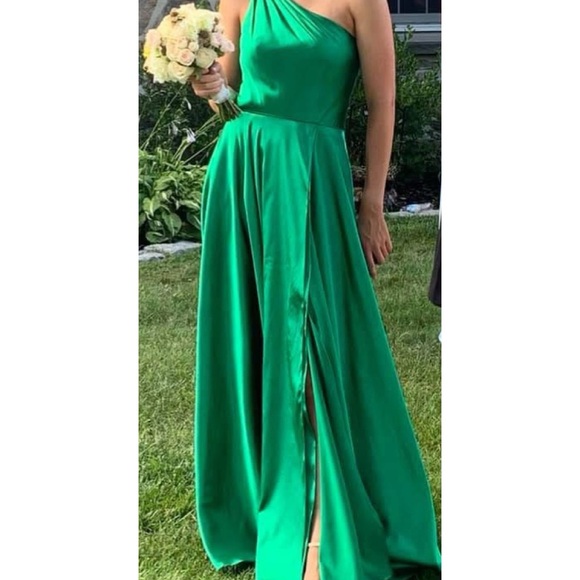 Sherri Hill Elegant Green One-Shoulder Dress - Picture 1 of 6